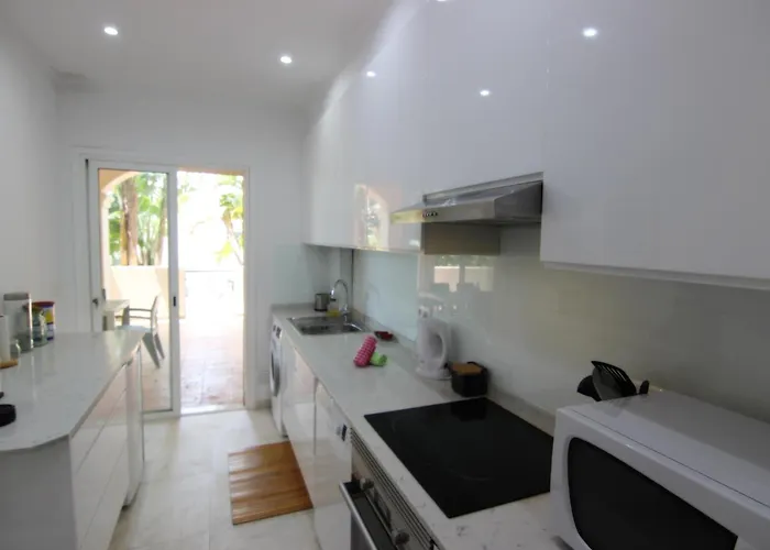 Arcos 3 - Pool & Center